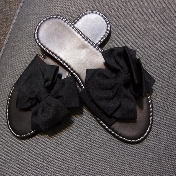 Elegant Black Bow Sandals - Picture 1 of 4